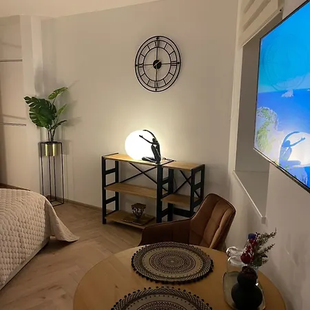 Апартаменти Small Perfect Place *